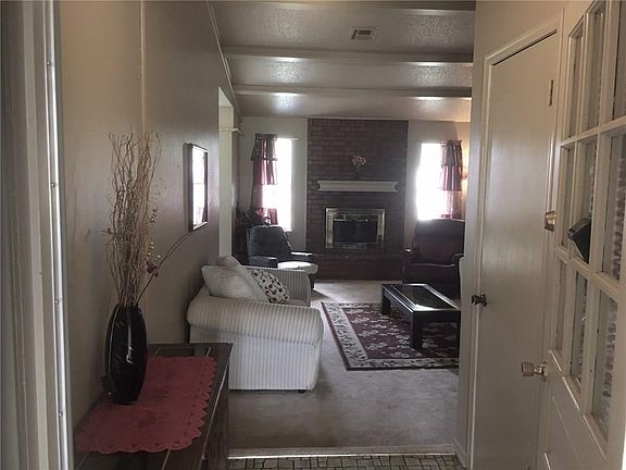 4th image of 308 S Bouziden Dr