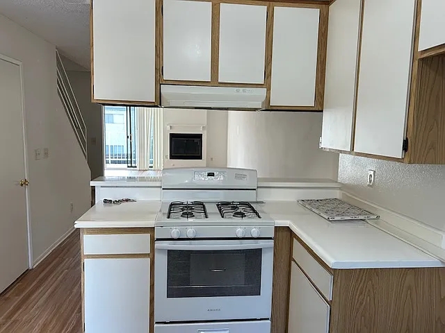 488 E Providencia Ave #K — Photo 7