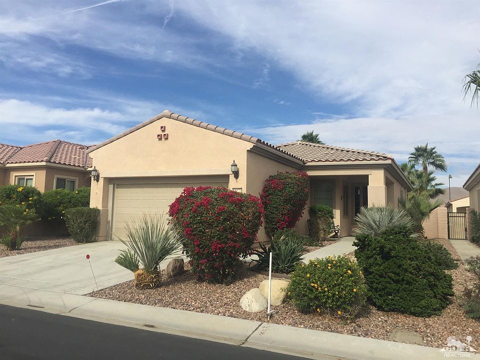 1st image of 81576 Avenida De Baile