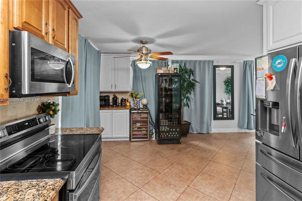 1221 NE 26th Ave, photo 9