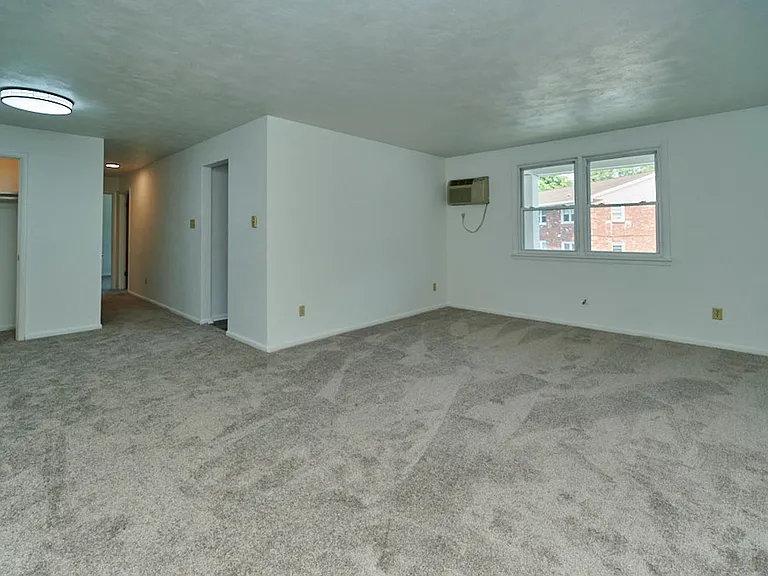 Slate Creek Apartments & Townhomes — Photo 13
