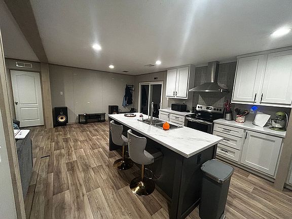 5th image of 704 Fowler Rd