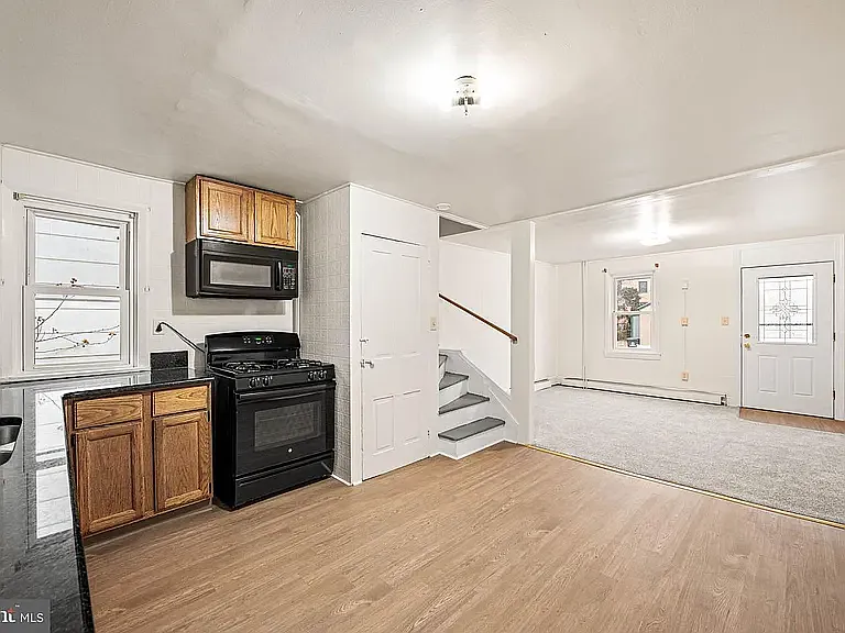 236 Walnut St — Photo 15
