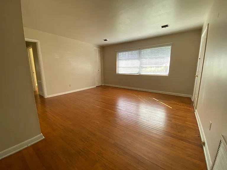 1215 Buckingham Dr — Photo 5