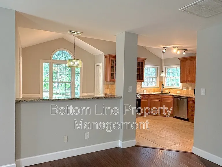2321 Heathershire Ln — Photo 9