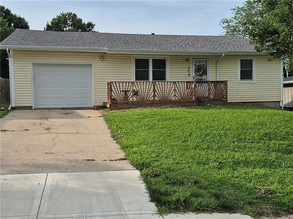 1st image of 204 Dakota St