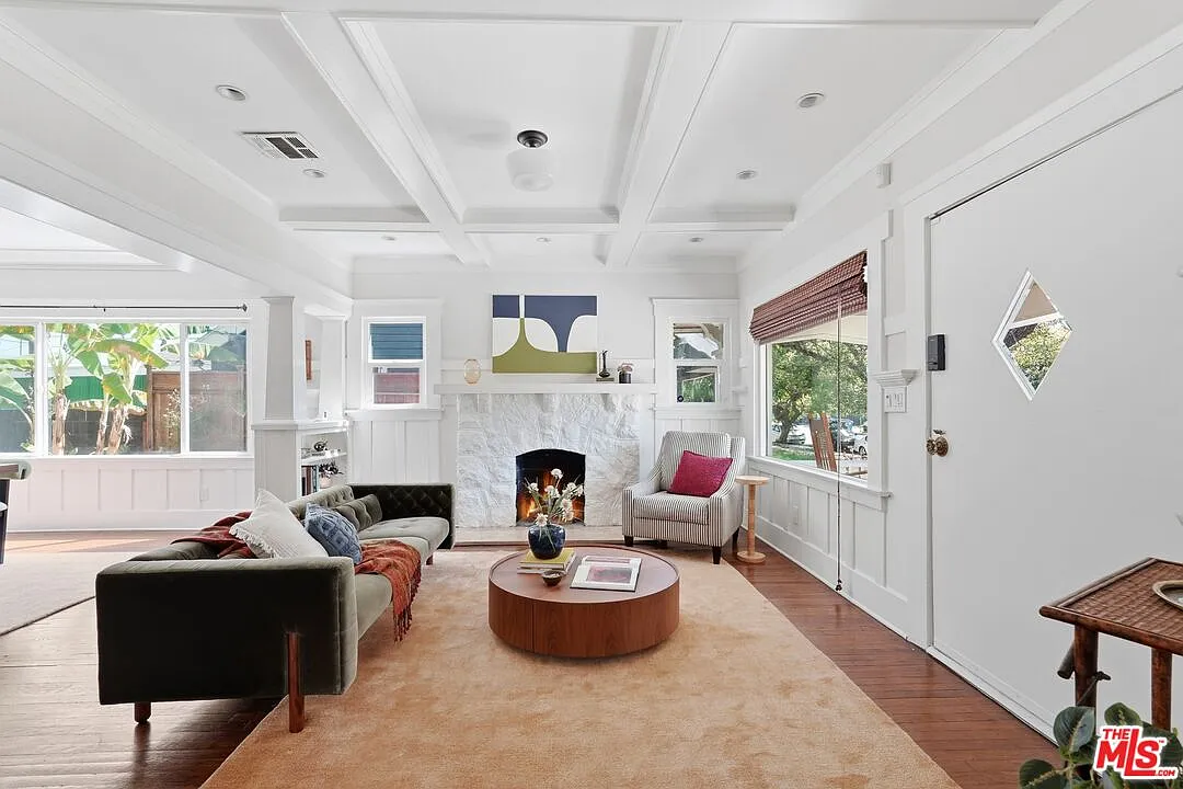 3 bed, 1.5 bath, 1290 sqft, $5,800 — Photo 2