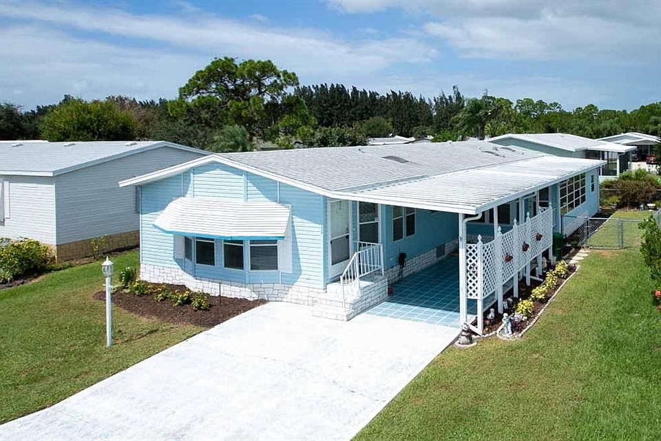 1st image of 326 Loquat Dr