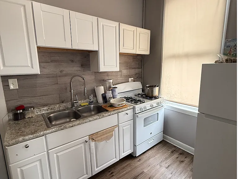 2143 S Fairfield Ave — Photo 3