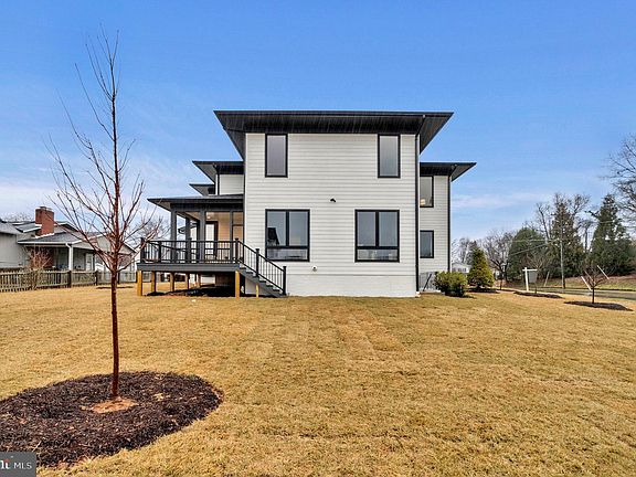 4th image of 500 Roberts Dr NW