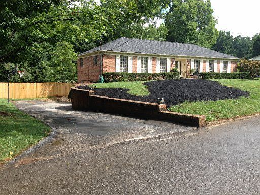 3rd image of 136 Essex Dr