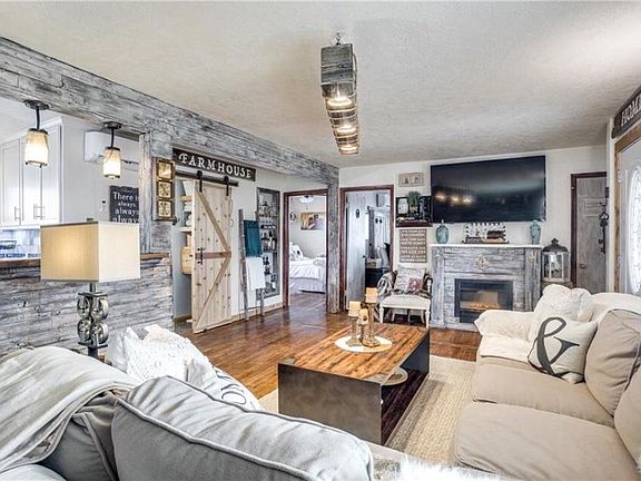 3rd image of 3625 Sheridon Dr