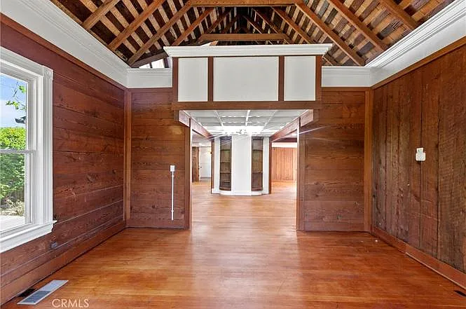 390 Islay St — Photo 7