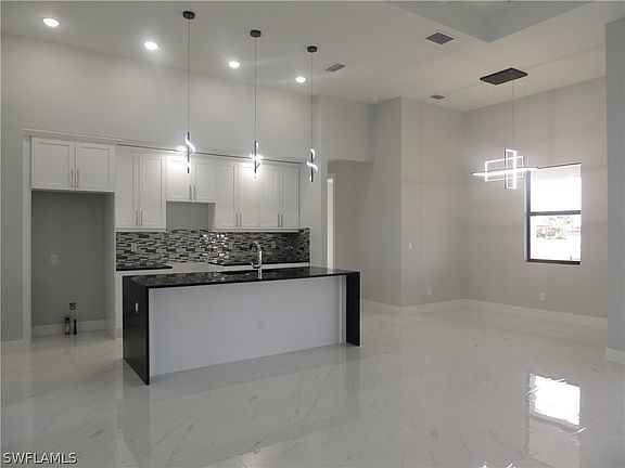 5th image of 3914 NW 35th Ave