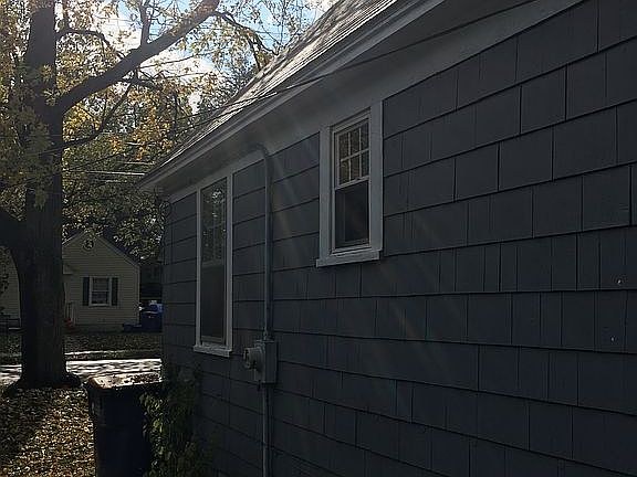 4th image of 941 Hazen St SE