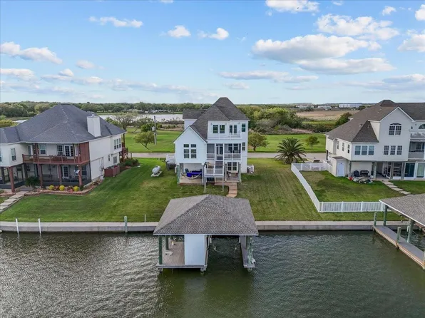 211 Tuna Run Rd, Freeport, TX 77541