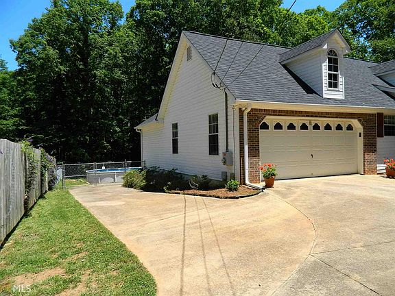 4th image of 394 River Point Dr