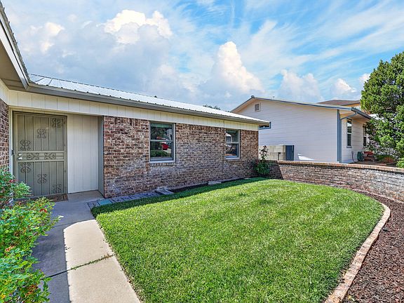 2nd image of 219 Monte Largo Dr NE