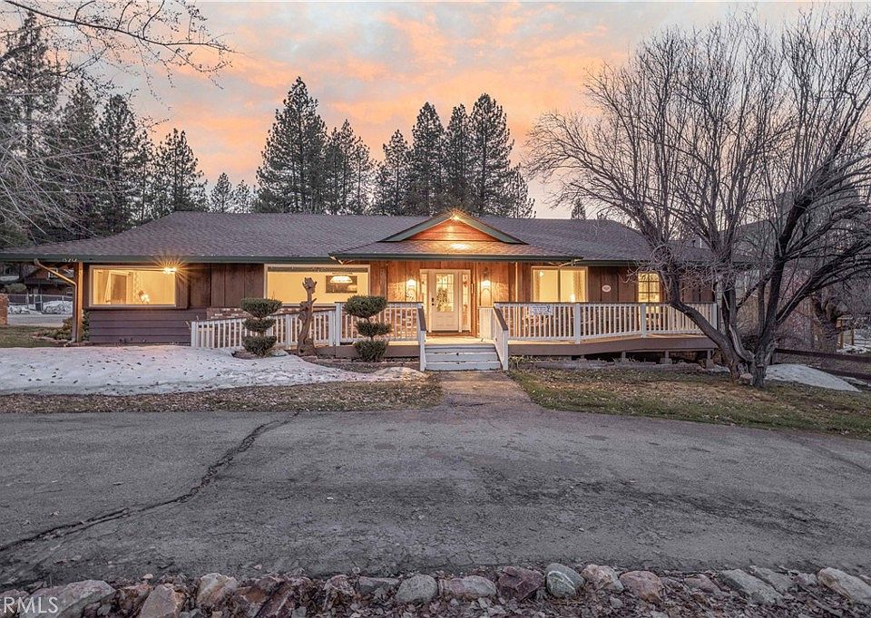1st image of 870 Club View Dr