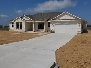 128 Crest Ln, Decatur, TX 76234