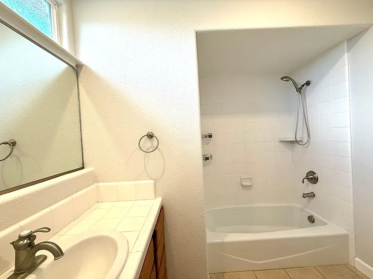 1576 Heritage Ln — Photo 5