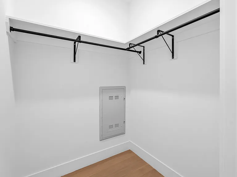 Tailor House — Photo 35
