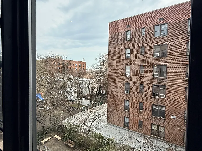 41-31 51st St #5E — Photo 5