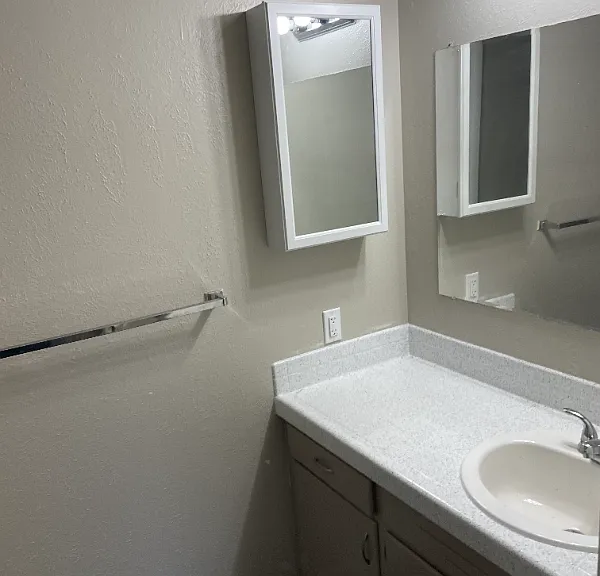 710 Emery St — Photo 8