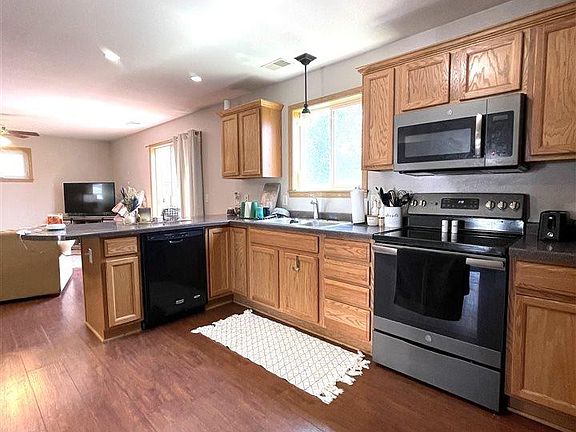 5th image of 125 Jacob Dr