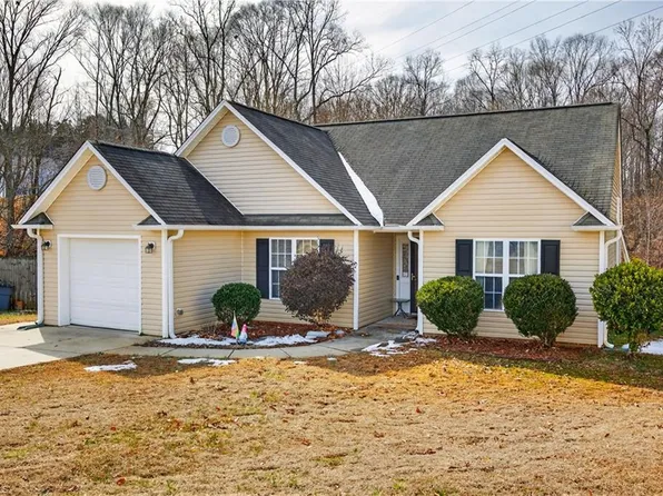 2083 Tea Berry Ct, Winston Salem, NC 27127