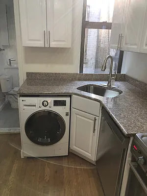 Rented by Skyline Realty LLC II | media 10