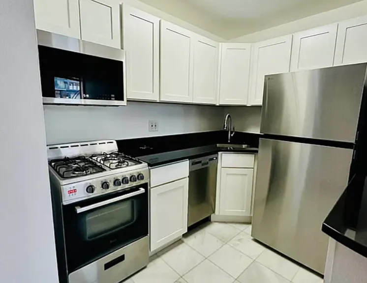 305 E 95th St #6E — Photo 13