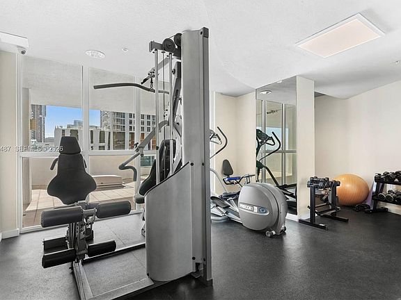 4th image of 500 NE 29th St APT 803