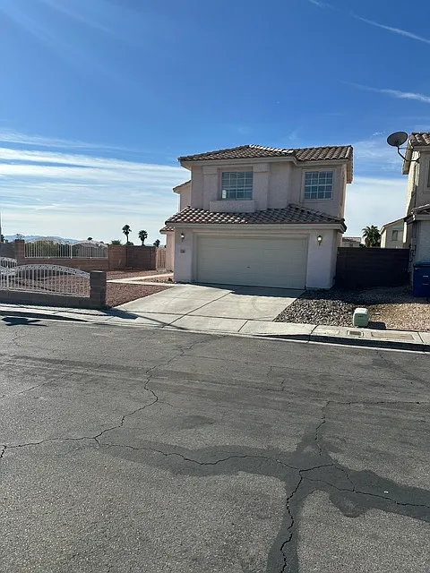 3 bed, 2.5 bath, 1650 sqft, $2,100 — Photo 4
