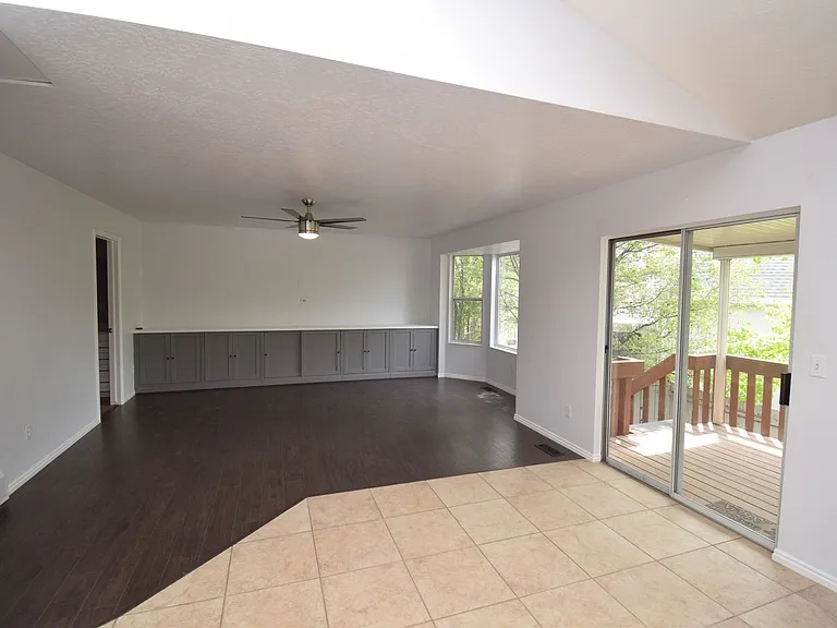 572 E Thatcher Way — Photo 6