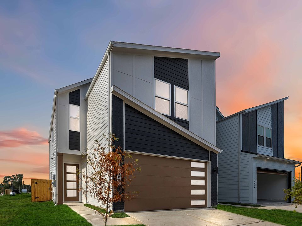 1st image of 3022 La Rambla Dr