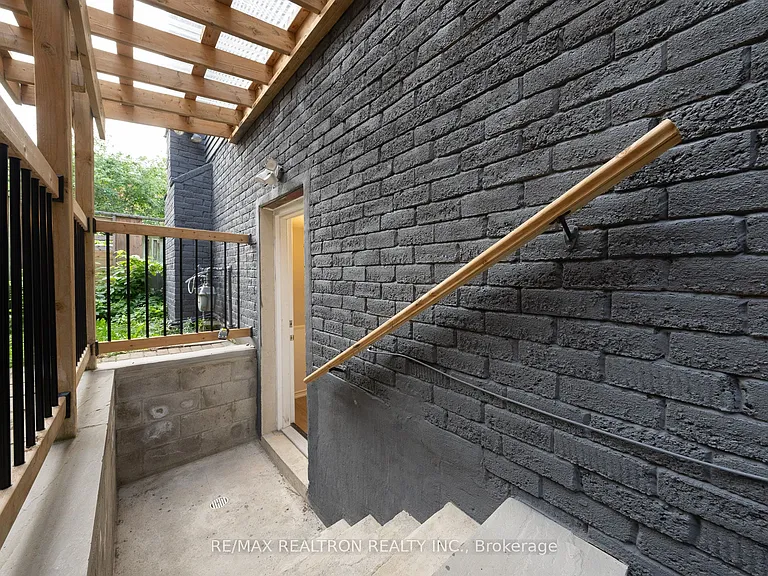162 Walton Dr #BASEMENT — Photo 3