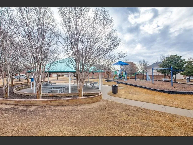 9554 Rosedale Dr — Photo 11