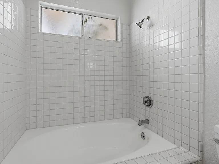 Bel Mondo Condos — Photo 36