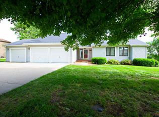 4060 Par 4 Dr, Sedalia, MO 65301