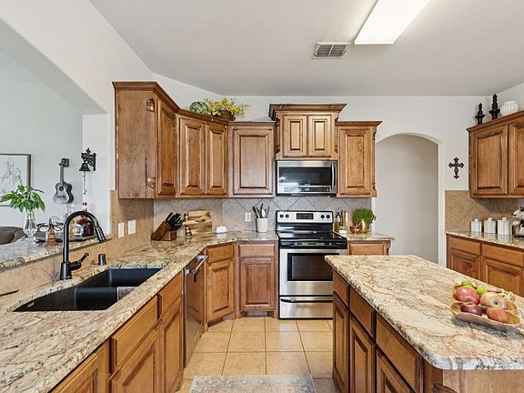 5th image of 6806 Bear Ln