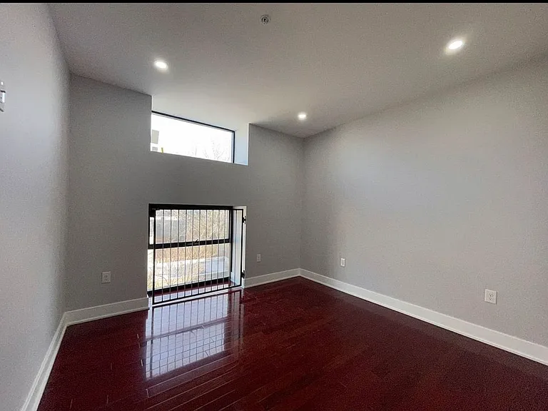300-302 Richmond St #16 — Photo 9