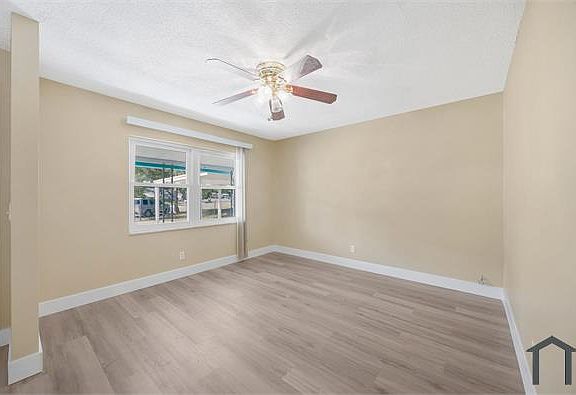 4th image of 5840 Langston Dr