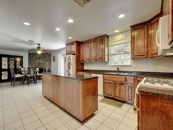 3rd image of 101 W Covington Dr