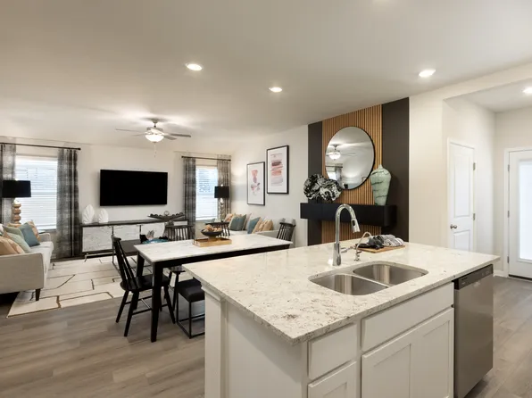 125 Zinnia Ln, Hutto, TX 78634
