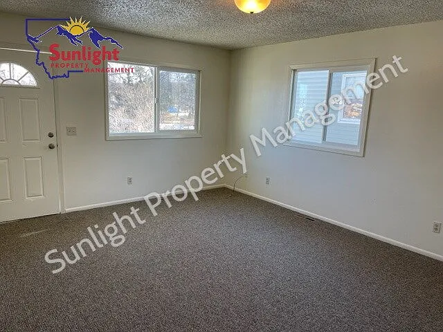 406 S 1st Ave — Photo 6