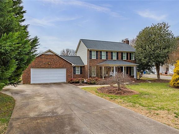 2nd image of 213 Windrift Dr