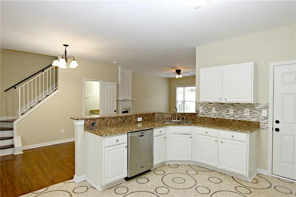 3 bed, 2.5 bath, 1542 sqft, $2,575 — Photo 4