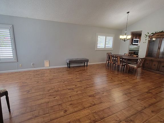 3rd image of 13422 Entreken Ave