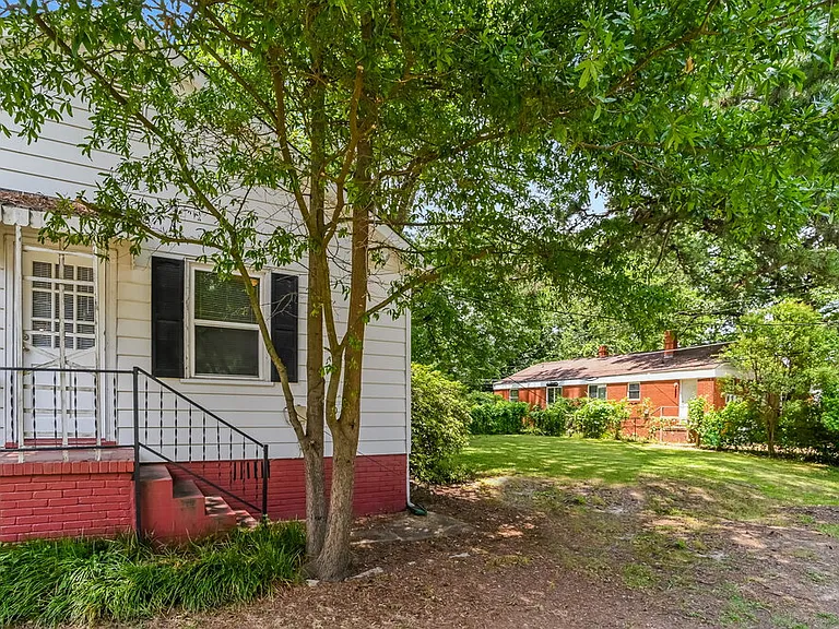 2400 Morton St — Photo 15